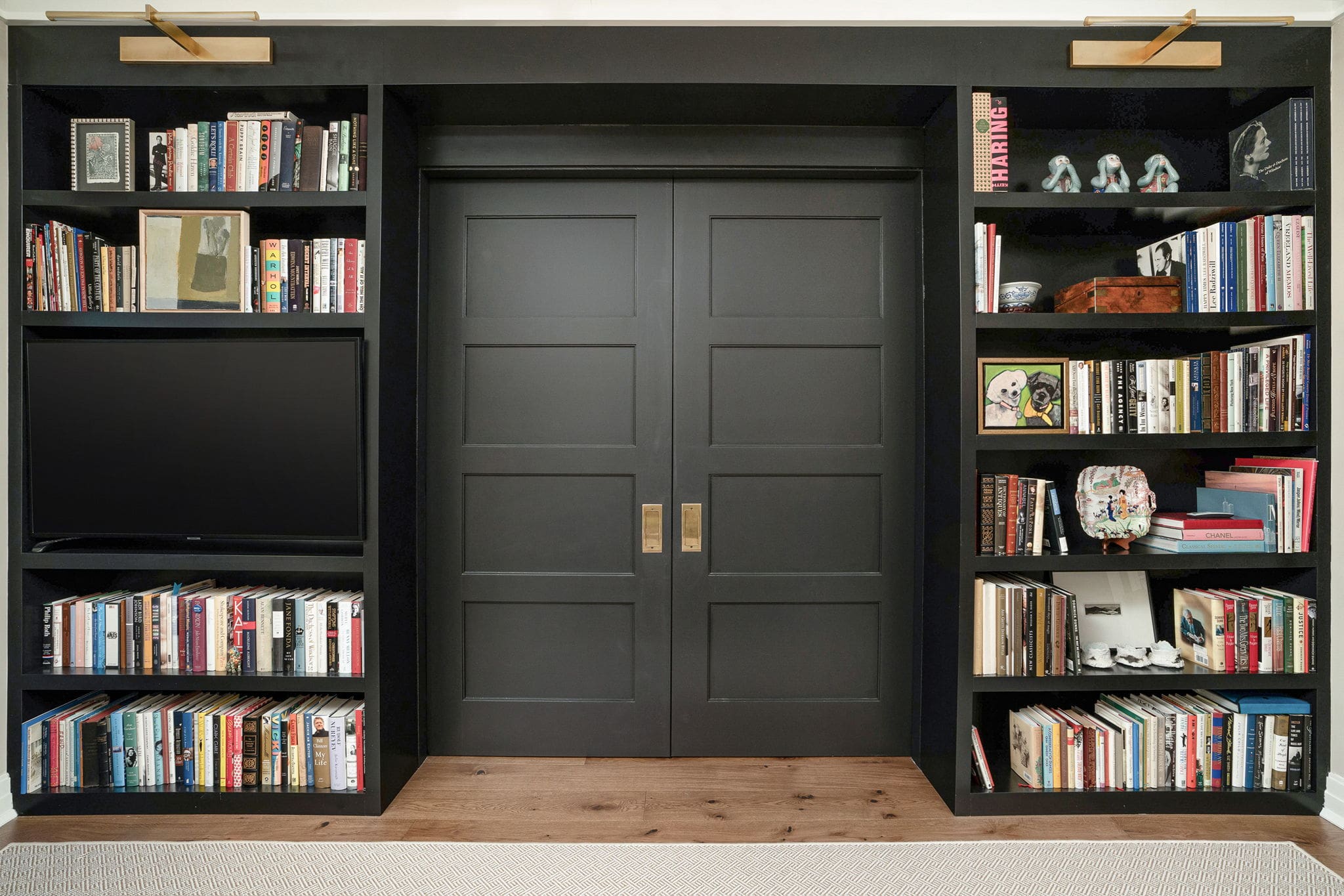 Renovated interior of a post-war co-op at 425 East 58th Street in Sutton Place, Manhattan, by Gallery KBNY (view 9)