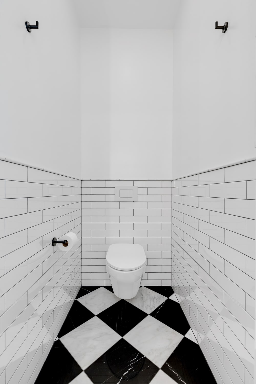 Renovated interior of a condo ensuite bathroom at 9 Murray Street in Tribeca, Manhattan, by Gallery KBNY (view 5)