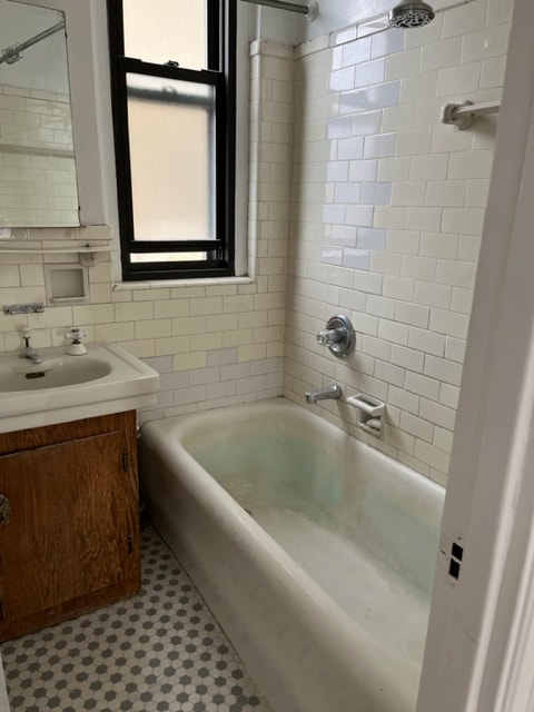 Interior before a pre-war co-op renovation at 308 East 79th Street on the Upper East Side, Manhattan, by Gallery KBNY (view 1)