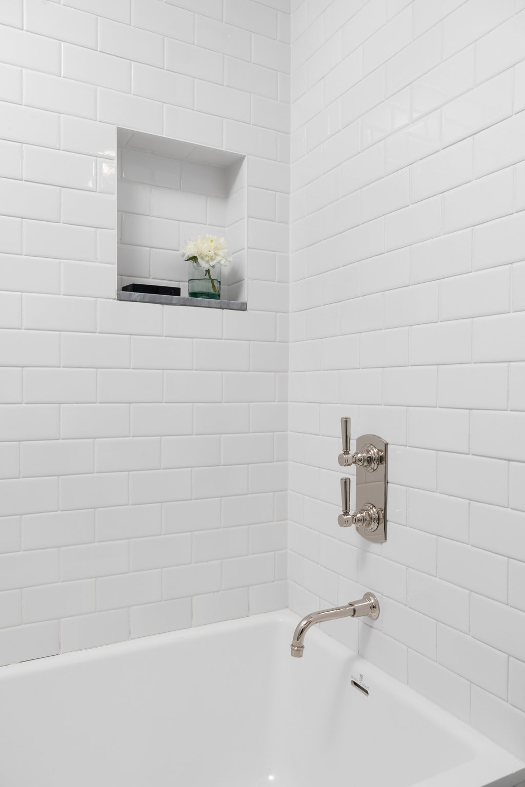 Renovated interior of a pre-war co-op at 308 East 79th Street on the Upper East Side, Manhattan, by Gallery KBNY (continued view 3)