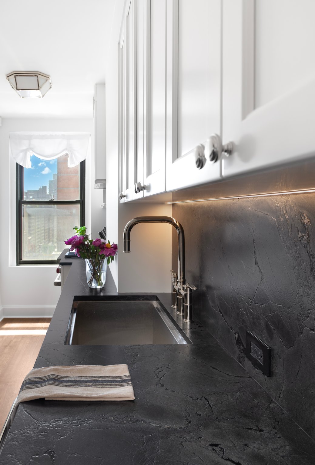 Renovated interior of a pre-war co-op at 308 East 79th Street on the Upper East Side, Manhattan, by Gallery KBNY (view 13)