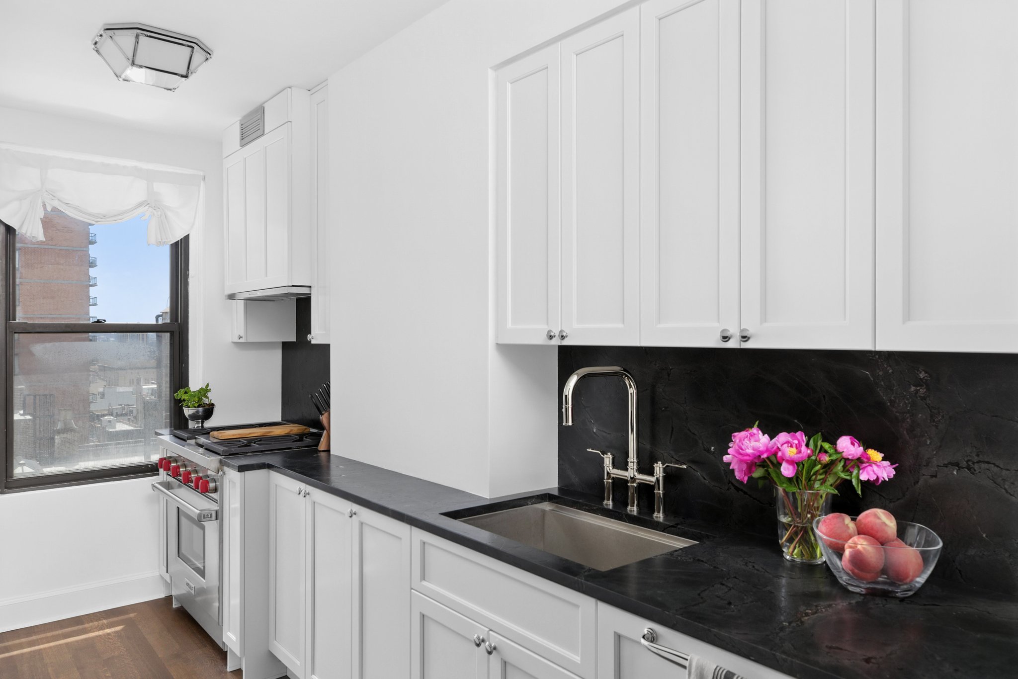 Renovated interior of a pre-war co-op at 308 East 79th Street on the Upper East Side, Manhattan, by Gallery KBNY (view 16)