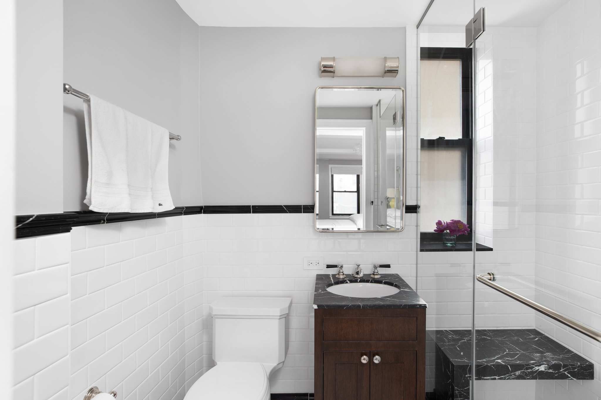 Renovated interior of a pre-war co-op at 308 East 79th Street on the Upper East Side, Manhattan, by Gallery KBNY (continued view 6)