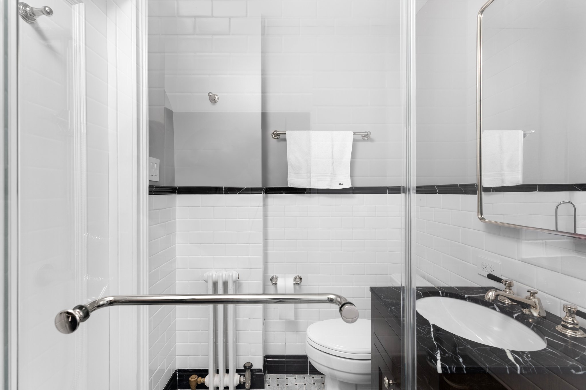 Renovated interior of a pre-war co-op at 308 East 79th Street on the Upper East Side, Manhattan, by Gallery KBNY (continued view 7)