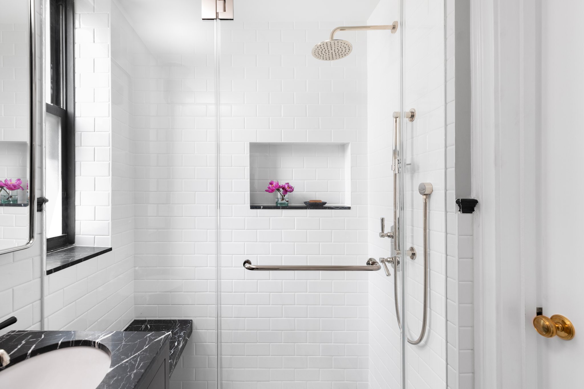 Renovated interior of a pre-war co-op at 308 East 79th Street on the Upper East Side, Manhattan, by Gallery KBNY (continued view 10)