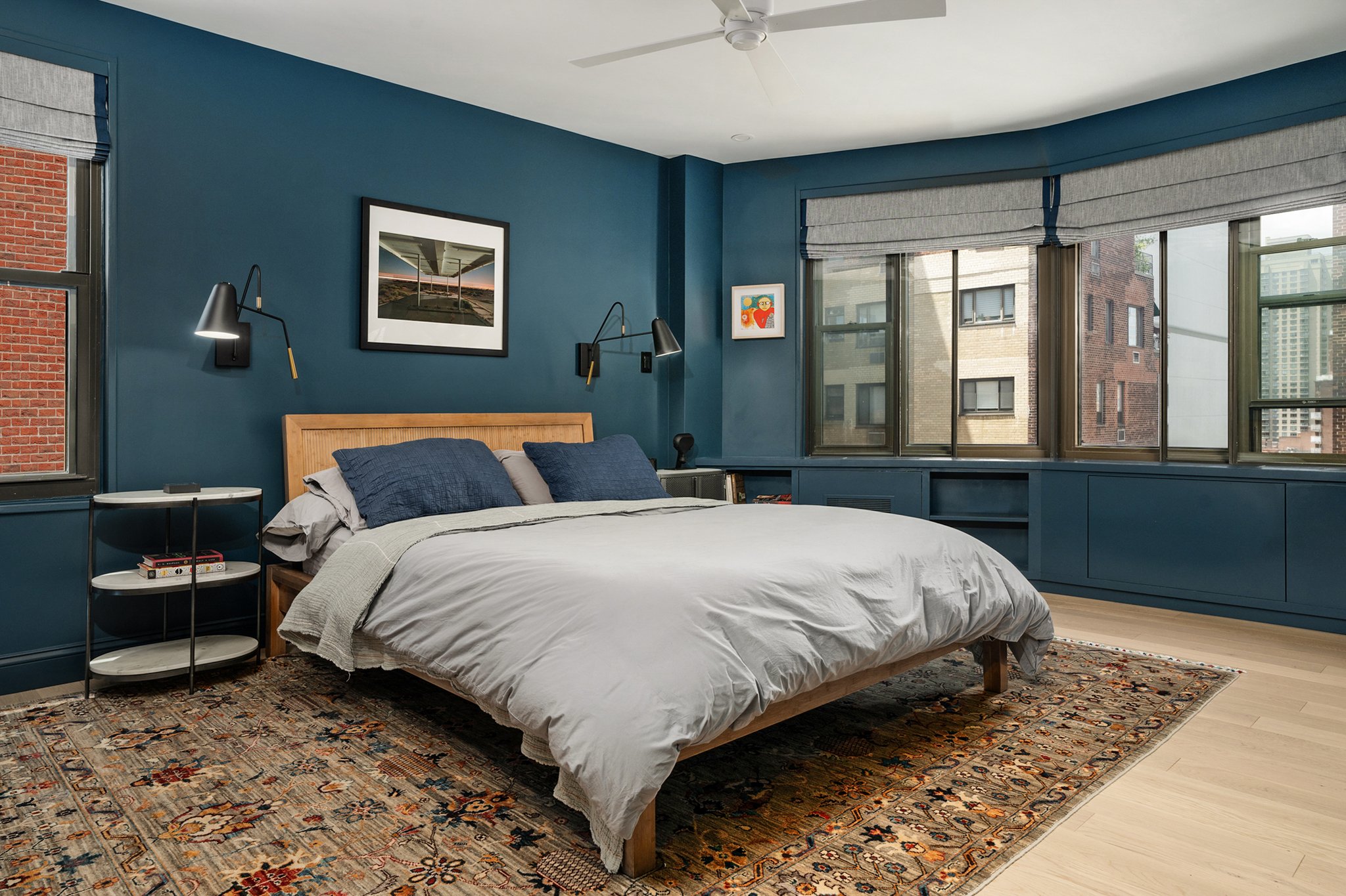 Renovated interior of a post-war co-op at 55 East End Avenue on the Upper East Side, Manhattan, by Gallery KBNY (view 15)