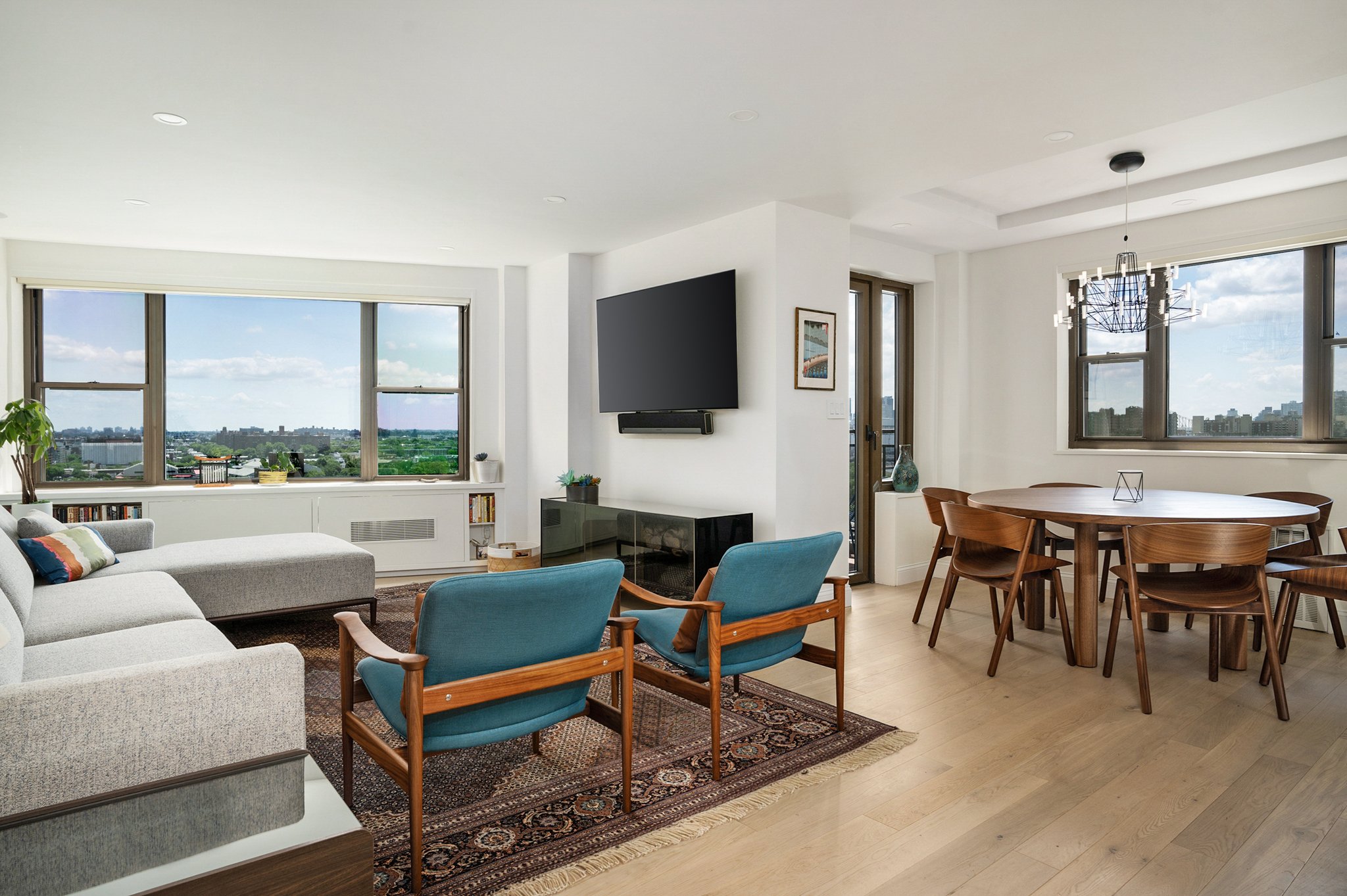 Renovated interior of a post-war co-op at 55 East End Avenue on the Upper East Side, Manhattan, by Gallery KBNY (view 1)