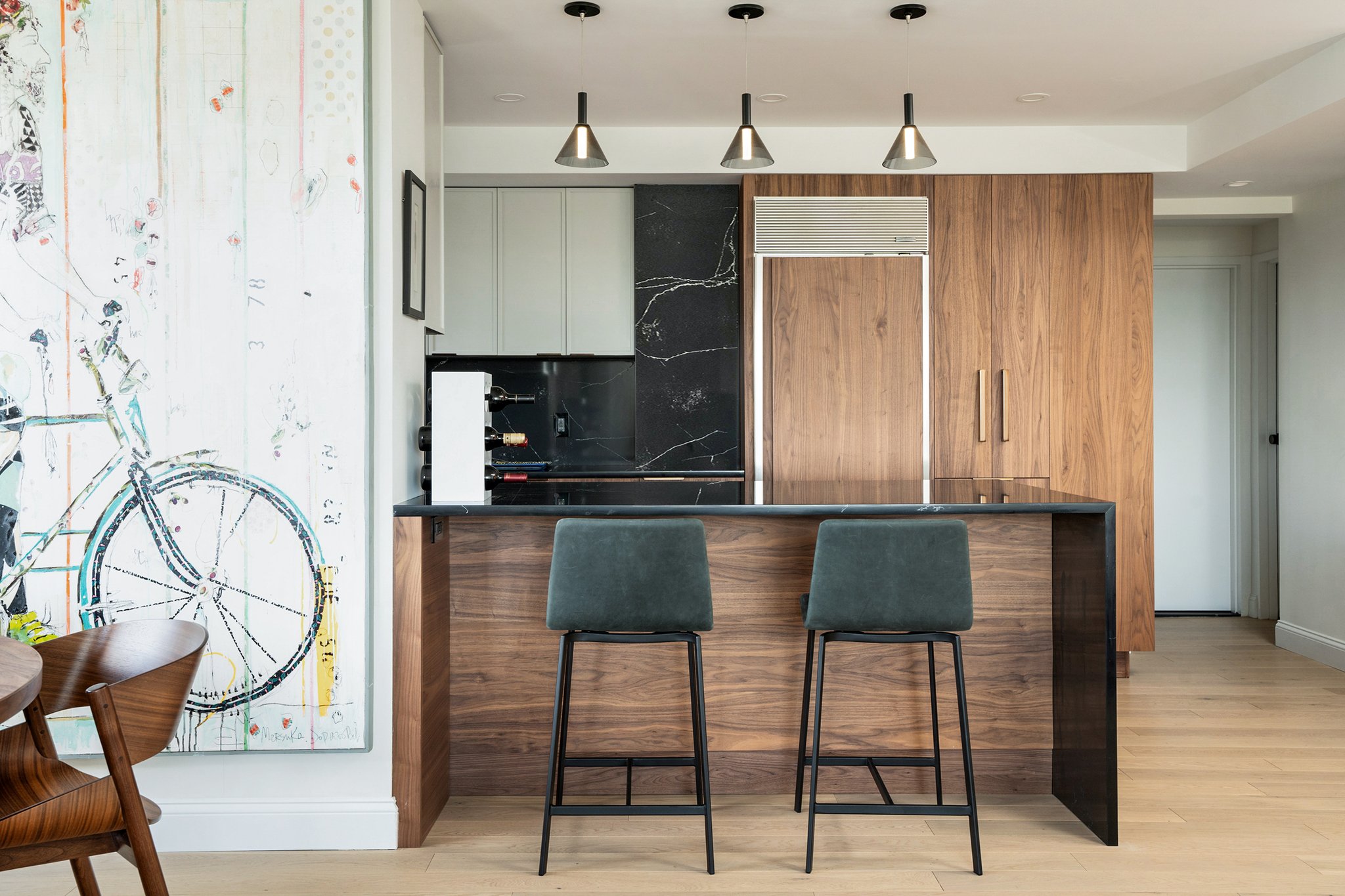 Renovated interior of a post-war co-op at 55 East End Avenue on the Upper East Side, Manhattan, by Gallery KBNY (view 2)