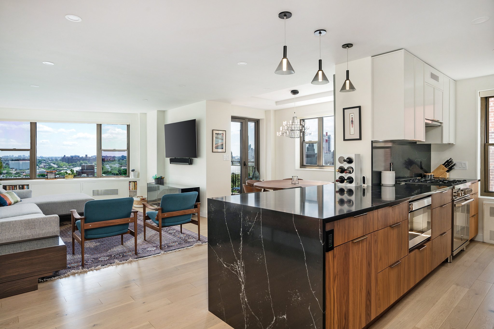 Renovated interior of a post-war co-op at 55 East End Avenue on the Upper East Side, Manhattan, by Gallery KBNY (view 4)
