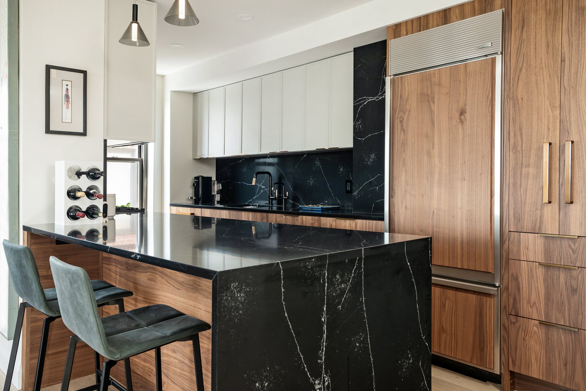 Renovated interior of a post-war co-op at 55 East End Avenue on the Upper East Side, Manhattan, by Gallery KBNY (view 5)