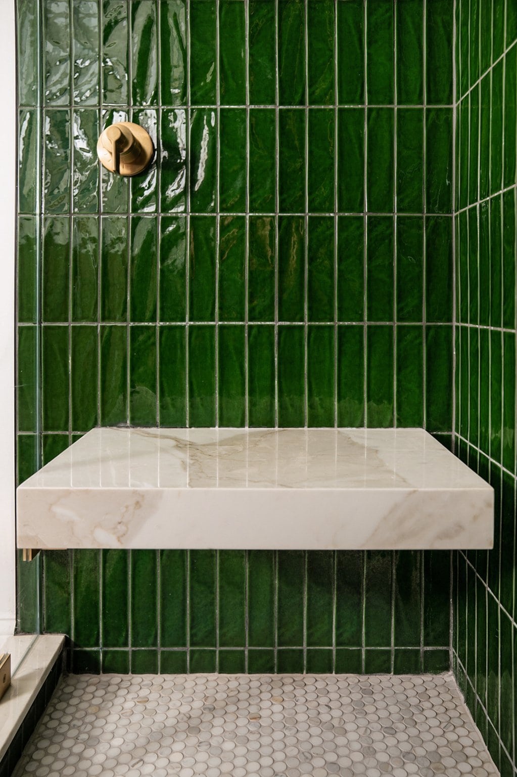 Renovated interior of a post-war co-op at 55 East End Avenue on the Upper East Side, Manhattan, by Gallery KBNY (view 20)