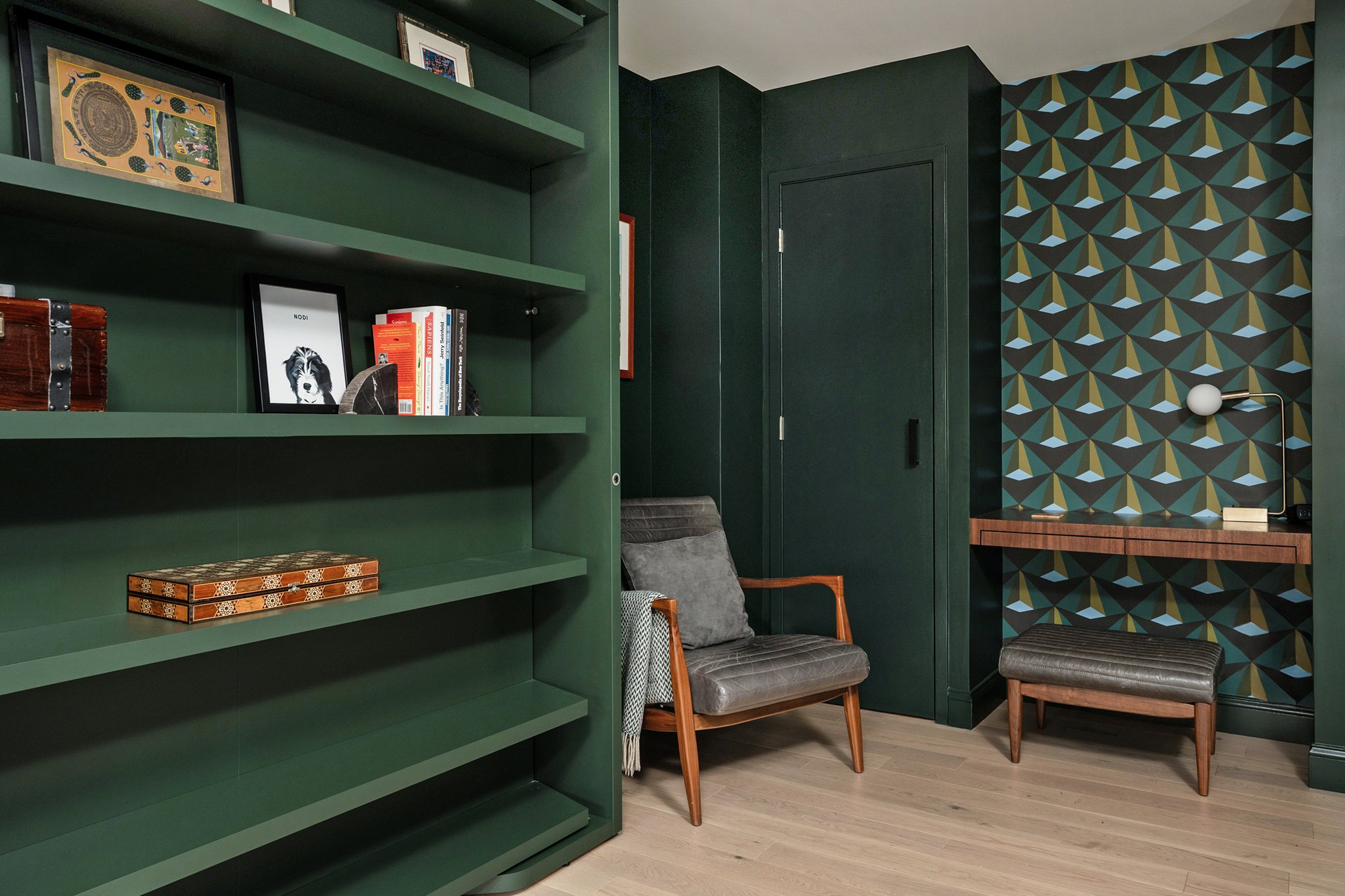 Renovated interior of a post-war co-op at 55 East End Avenue on the Upper East Side, Manhattan, by Gallery KBNY (view 13)
