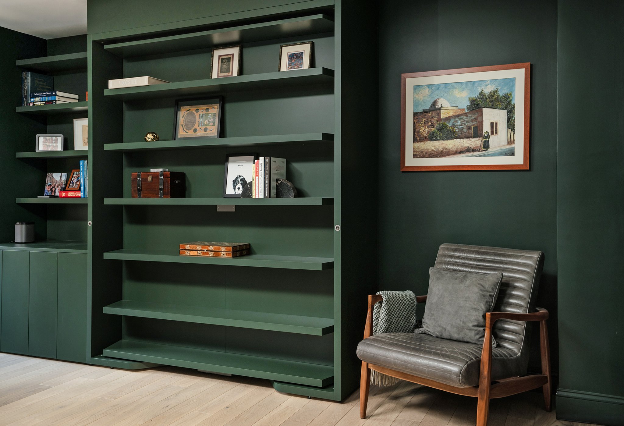 Renovated interior of a post-war co-op at 55 East End Avenue on the Upper East Side, Manhattan, by Gallery KBNY (view 12)
