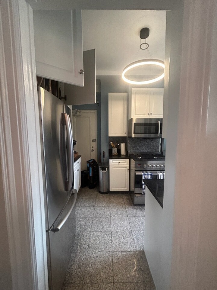Interior before a post-war condo renovation at 151 West 74th Street on the Upper West Side, Manhattan, by Gallery KBNY (view 3)