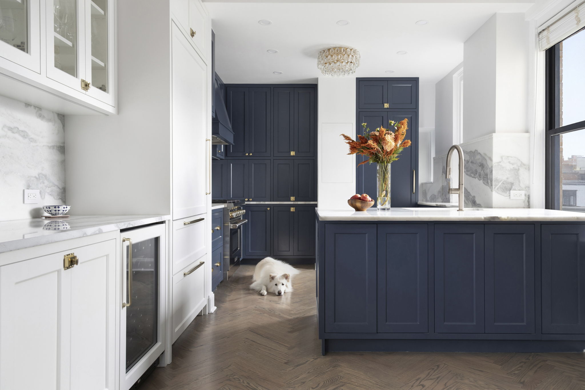 Renovated interior of a post-war condo at 151 West 74th Street on the Upper West Side, Manhattan, by Gallery KBNY (continued view 10)