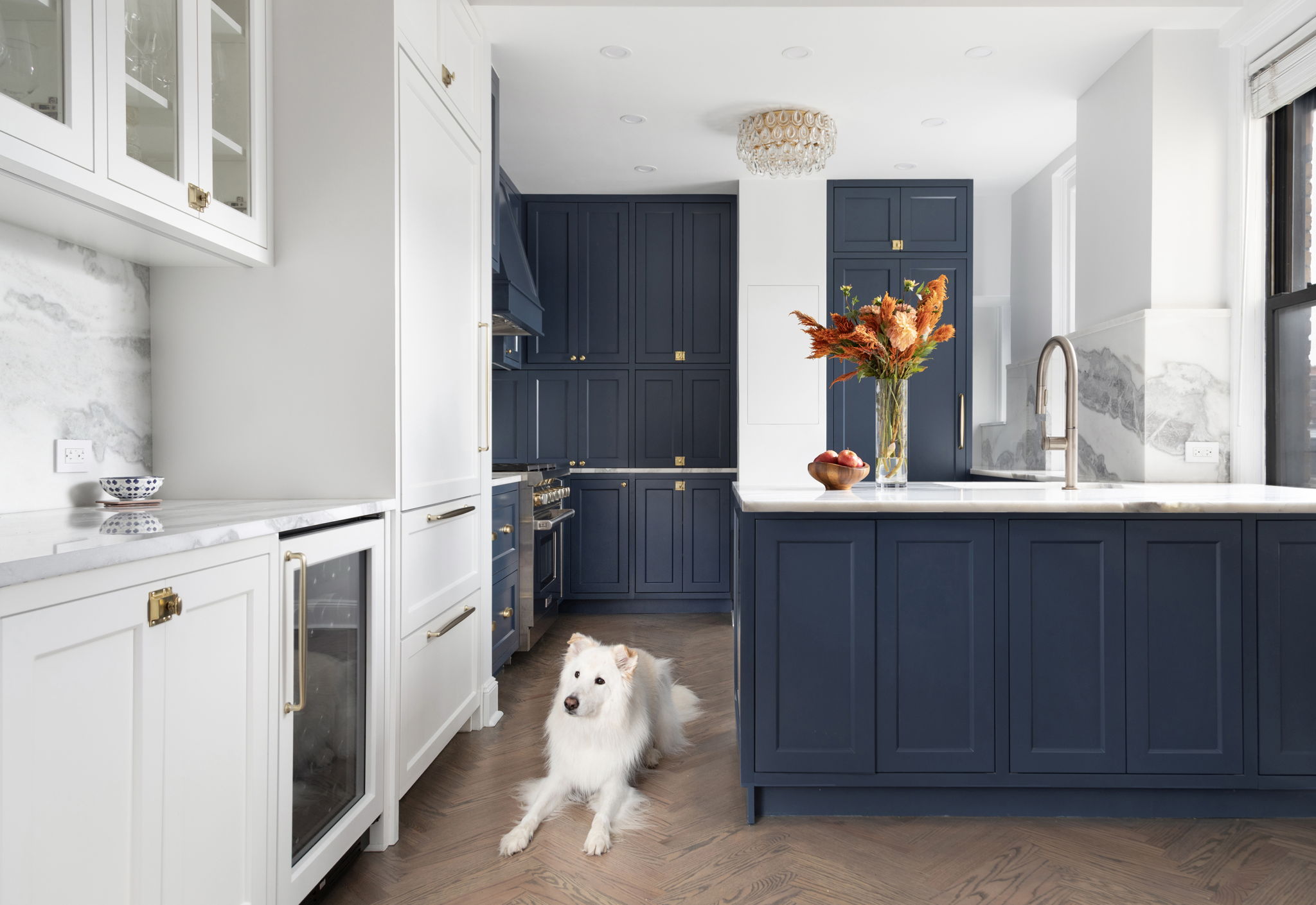 Renovated interior of a post-war condo at 151 West 74th Street on the Upper West Side, Manhattan, by Gallery KBNY (continued view 9)