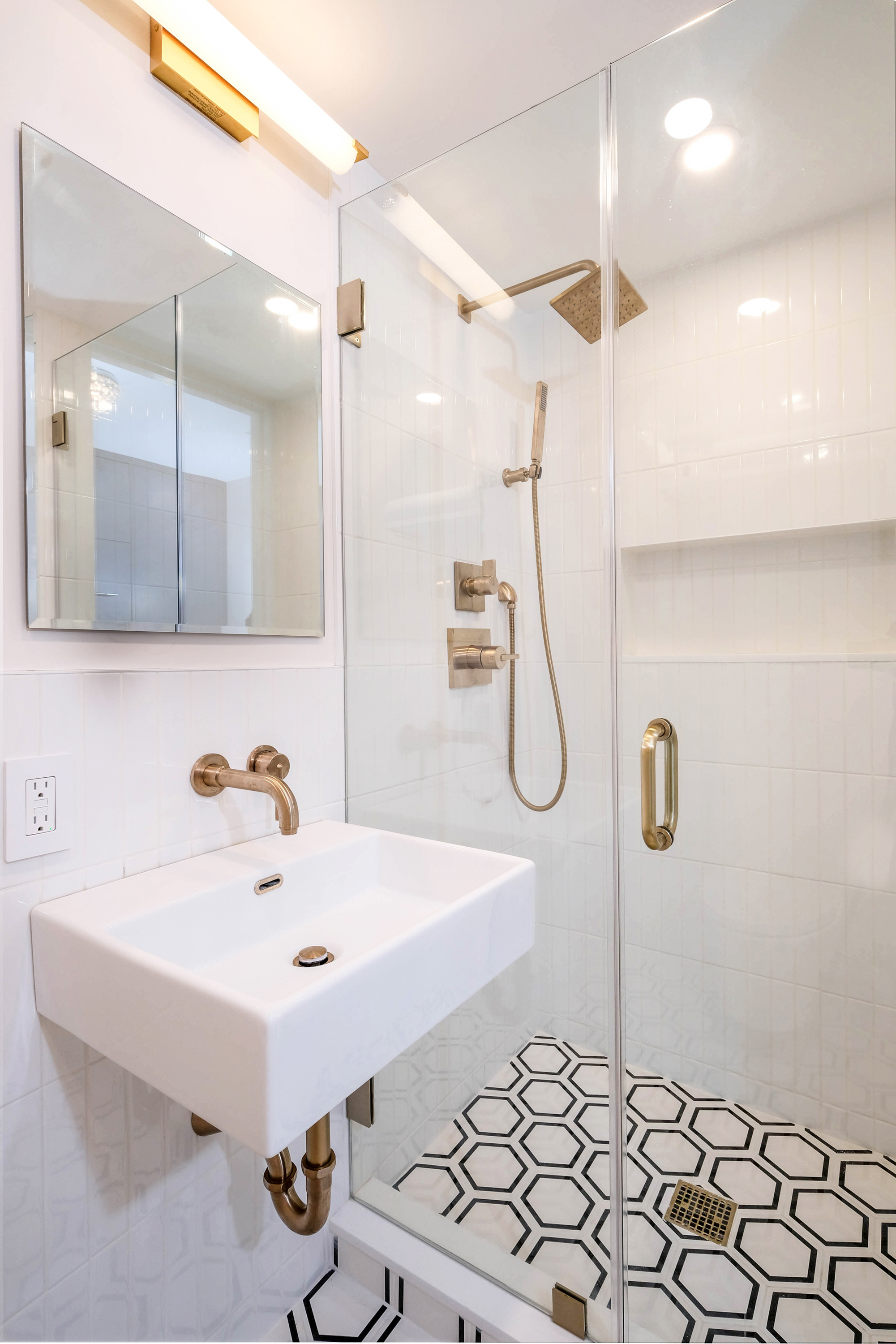 Renovated interior of a pre-war condo at 59 West 71st Street on the Upper West Side, Manhattan, by Gallery KBNY (view 11)