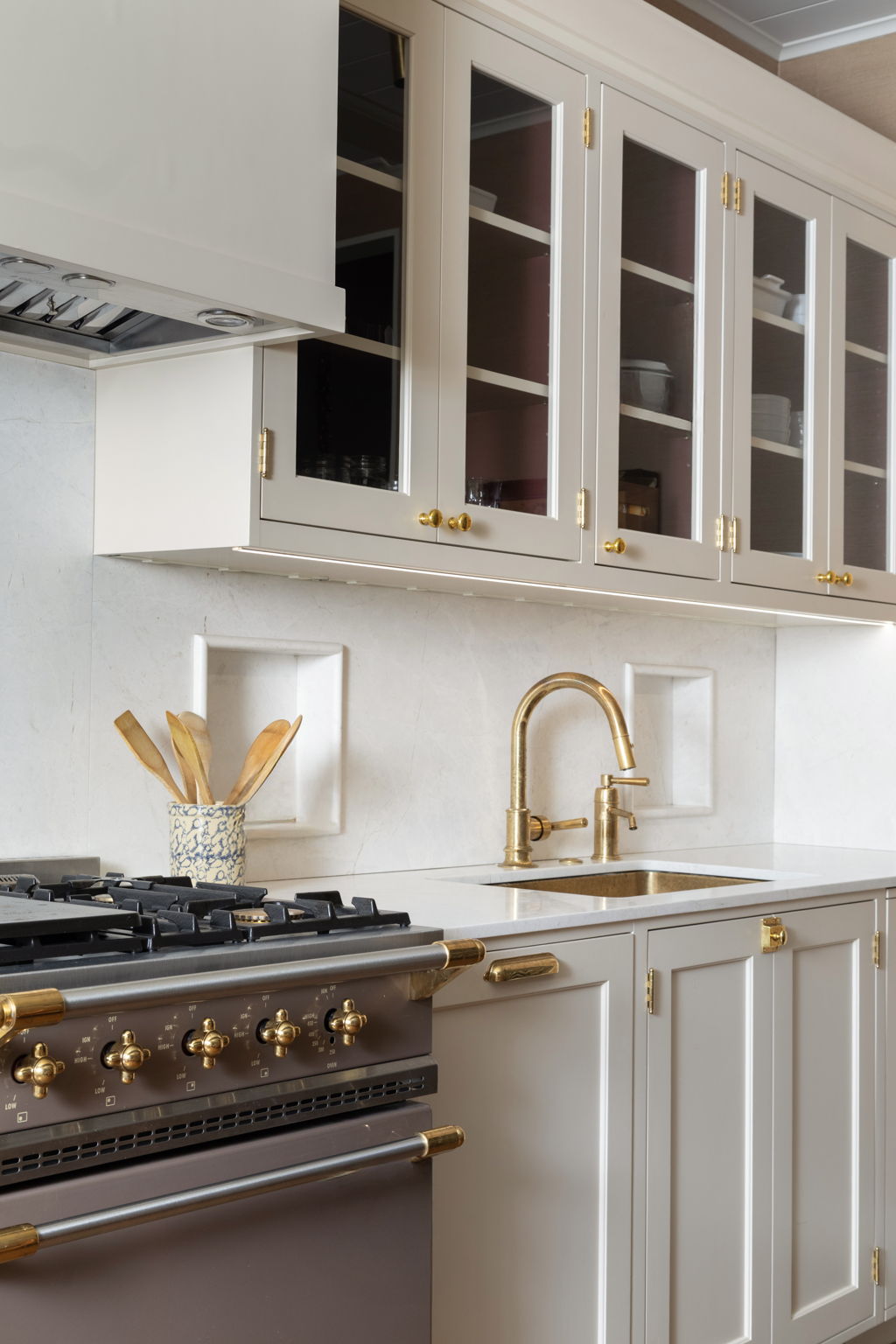 Renovated interior of a pre-war condo at 17 Cornelia Street in the West Village, Manhattan, by Gallery KBNY (view 17)