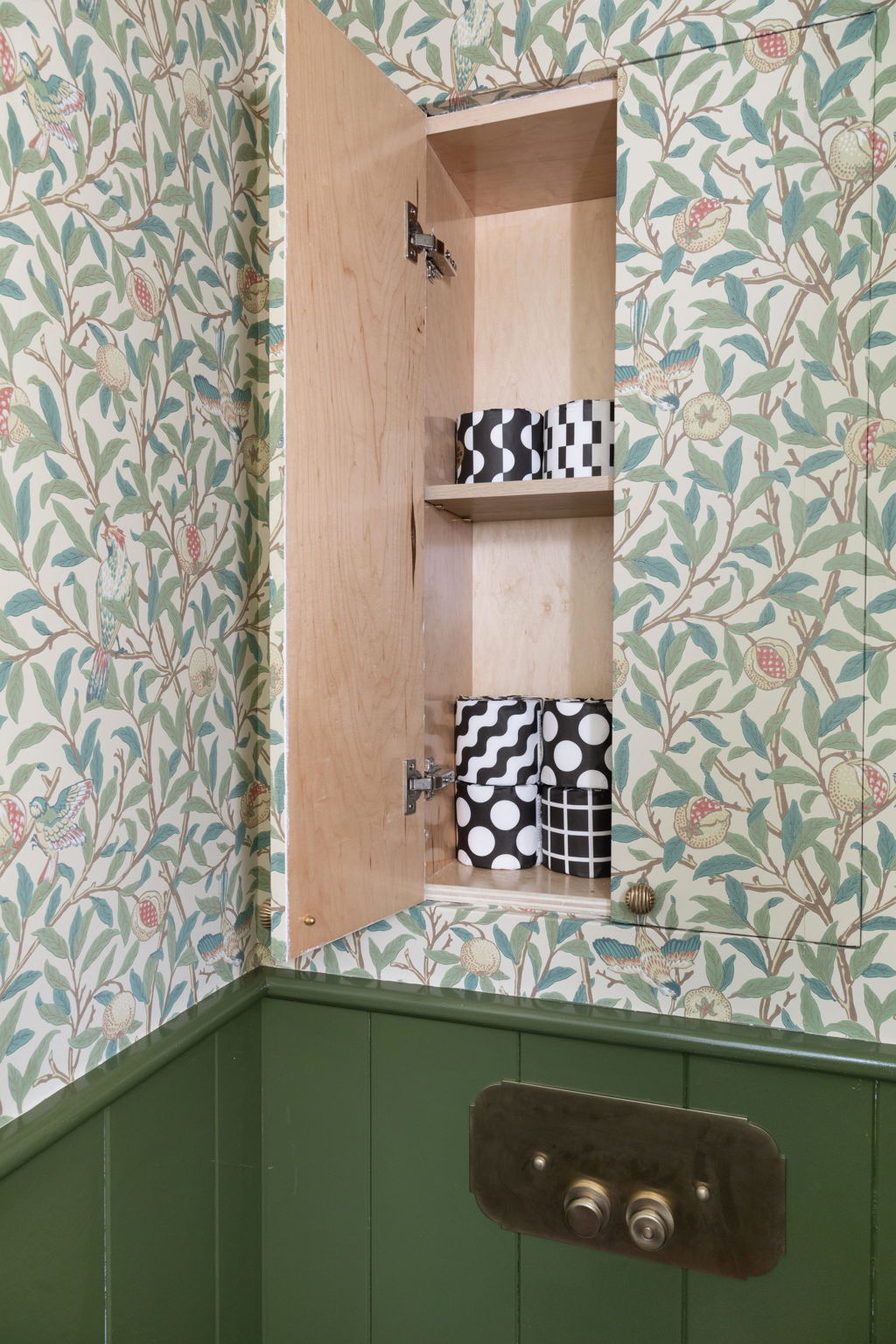 Renovated interior of a pre-war condo at 17 Cornelia Street in the West Village, Manhattan, by Gallery KBNY (continued view 19)