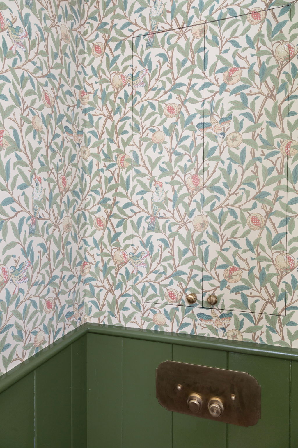 Renovated interior of a pre-war condo at 17 Cornelia Street in the West Village, Manhattan, by Gallery KBNY (continued view 18)