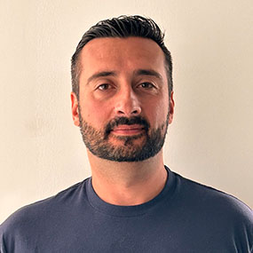 Portrait of Alex Ushyarov, author and Chief Revenue Officer at Gallery KBNY