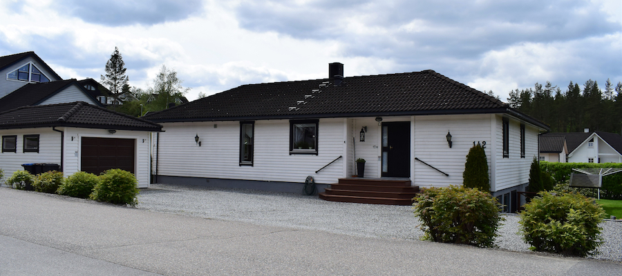 Hus på ett plan