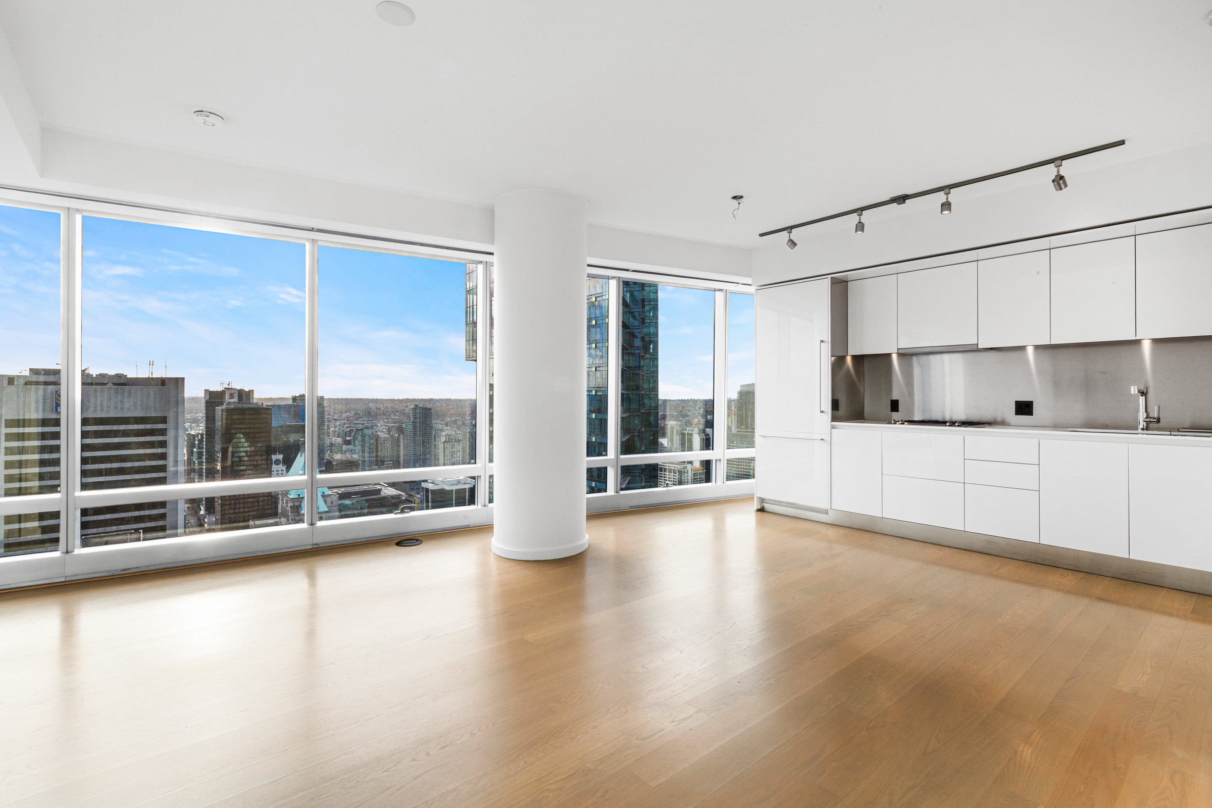 UNFURNISHED ONE BEDROOM AND DEN PROPERTY IN THE LUXURIOUS 1151 RESIDENCES AT PARADOX HOTEL VANCOUVER