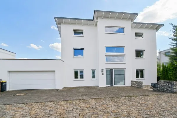 Architektur trifft Lebensqualität – Individuelles Designerhaus in begehrter Lage von Baunatal