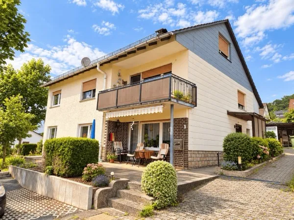 Wohnen und Vermieten in attraktiver Südhanglage – Dreifamilienhaus mit Weitblick