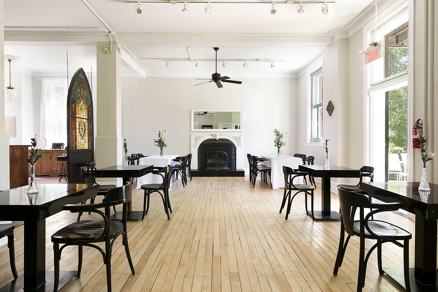 Salle de réception pour mariage Intime_Le Café de l'horloge_Blogue Foudamour_CMImages