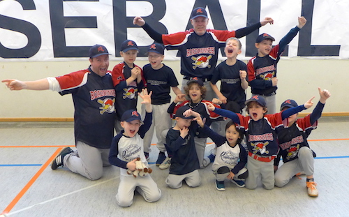 Tee-Baller gewinnen Hallenturnier der Flamingos