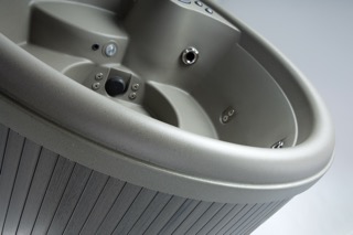 Fantasie spa whirlpool met moderne grijze lijnen en verwarmde zitplaatsen