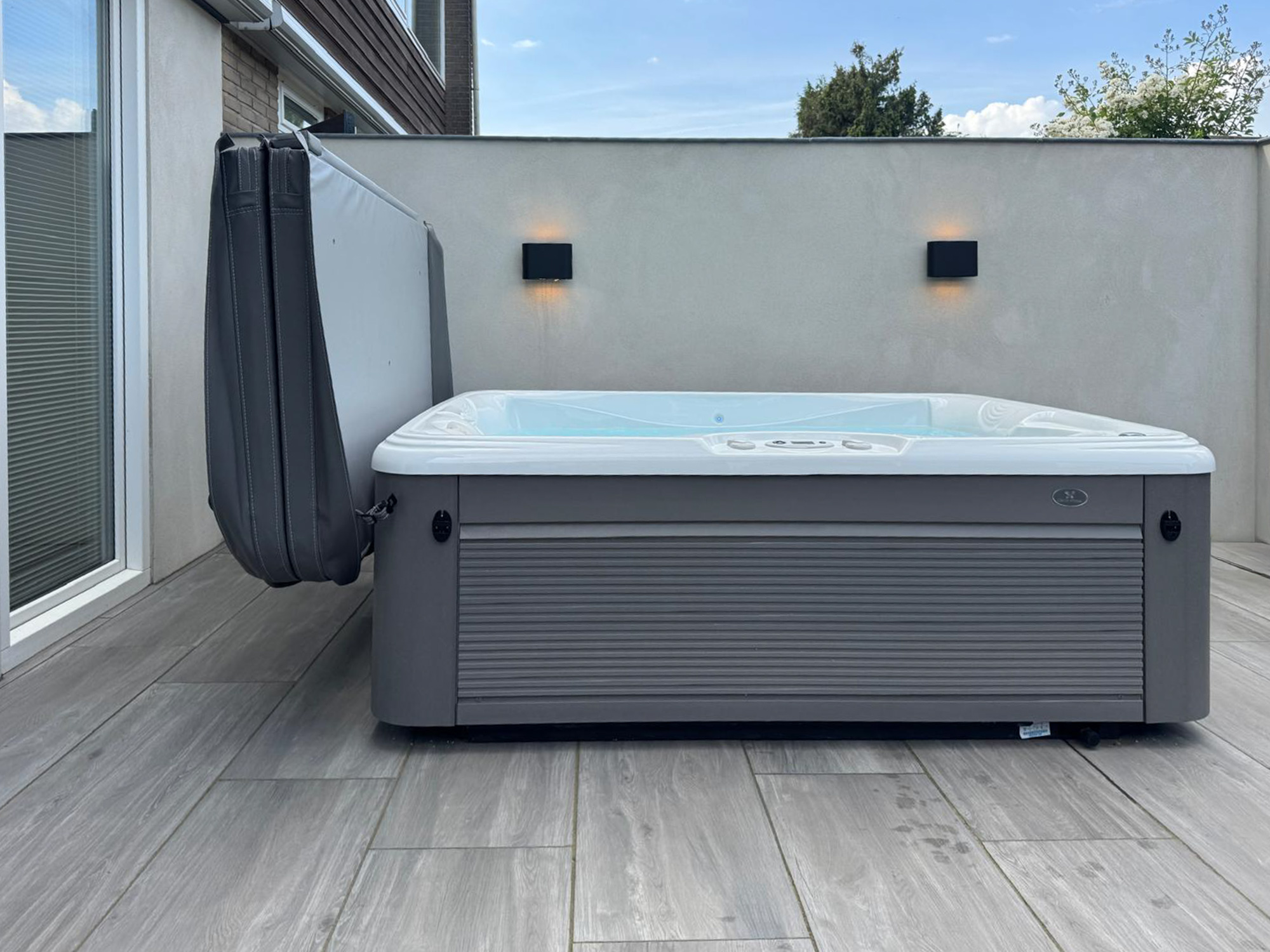 Jacuzzi in de Tuin: Wat U Moet Weten voor Aankoop