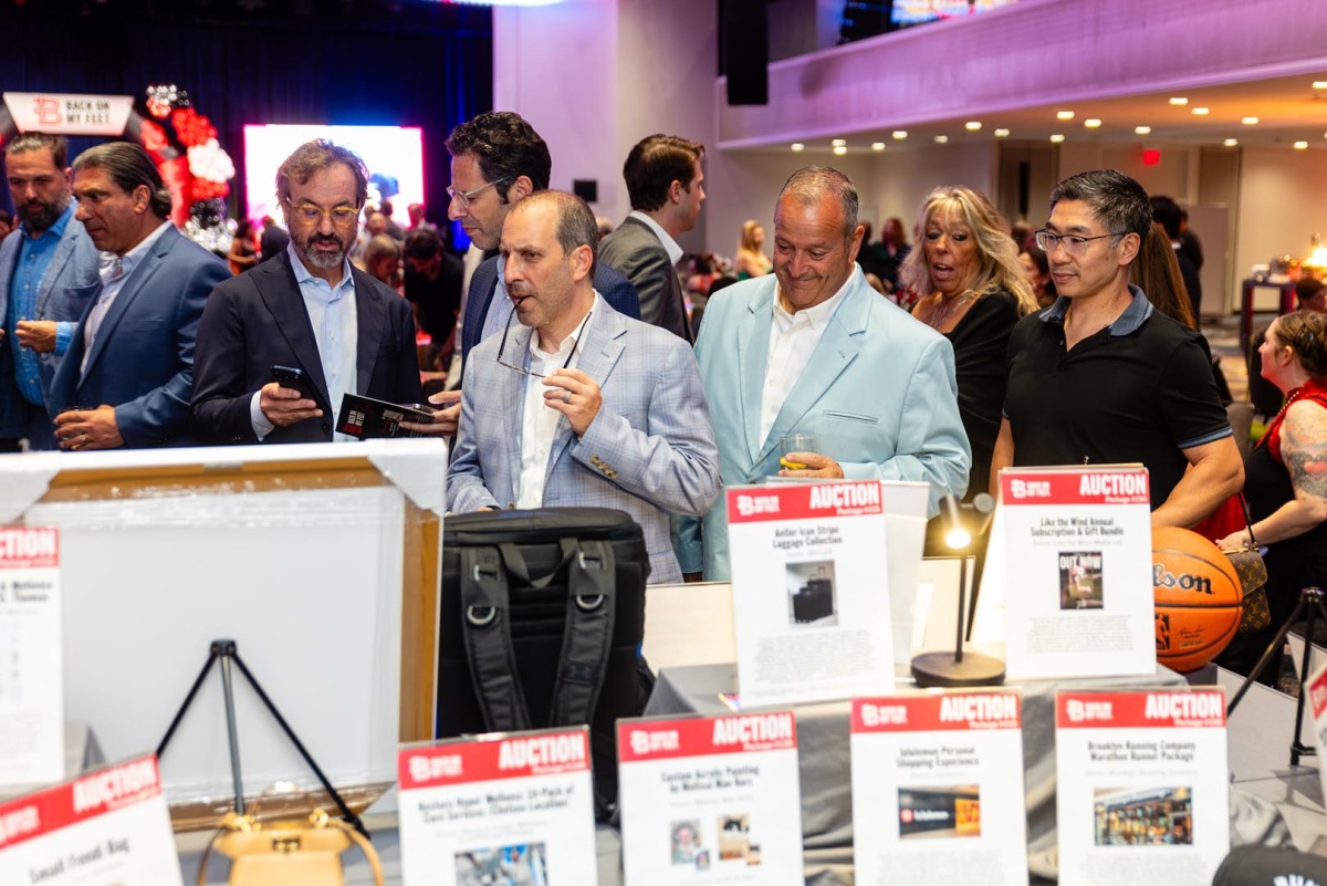 VINNY AT AUCTION TABLE