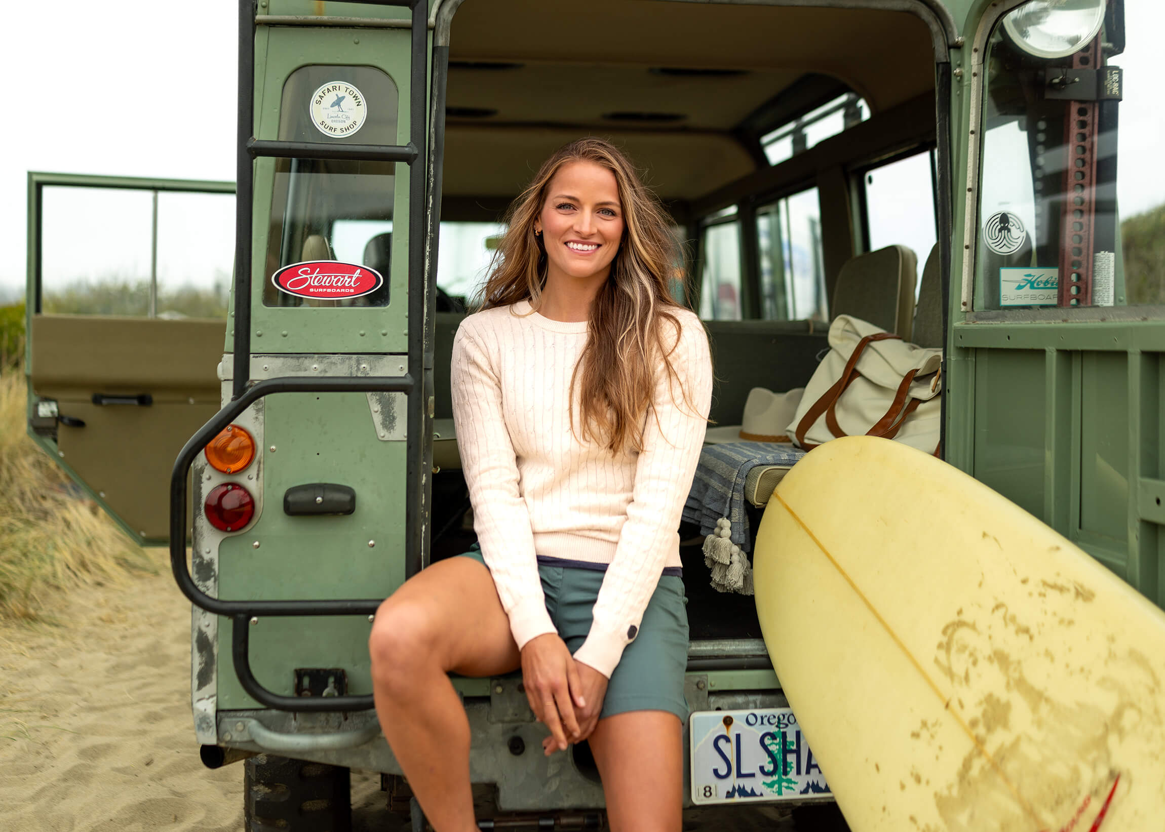 man-enjoying-pike place market-seattle-lifestyle-photography-david-estep-photography-estepworks