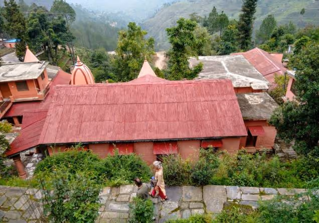 Vue de haut de l'ashram de Pataldevi.