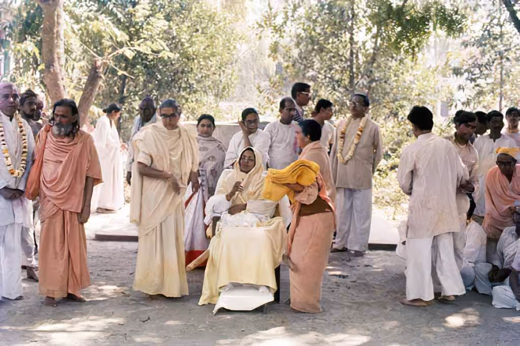 Mâ Anandamayî, à l'ashram de Vrindavan