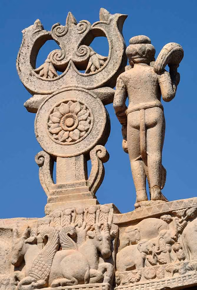 Sculpture de Triratna, les trois joyaux