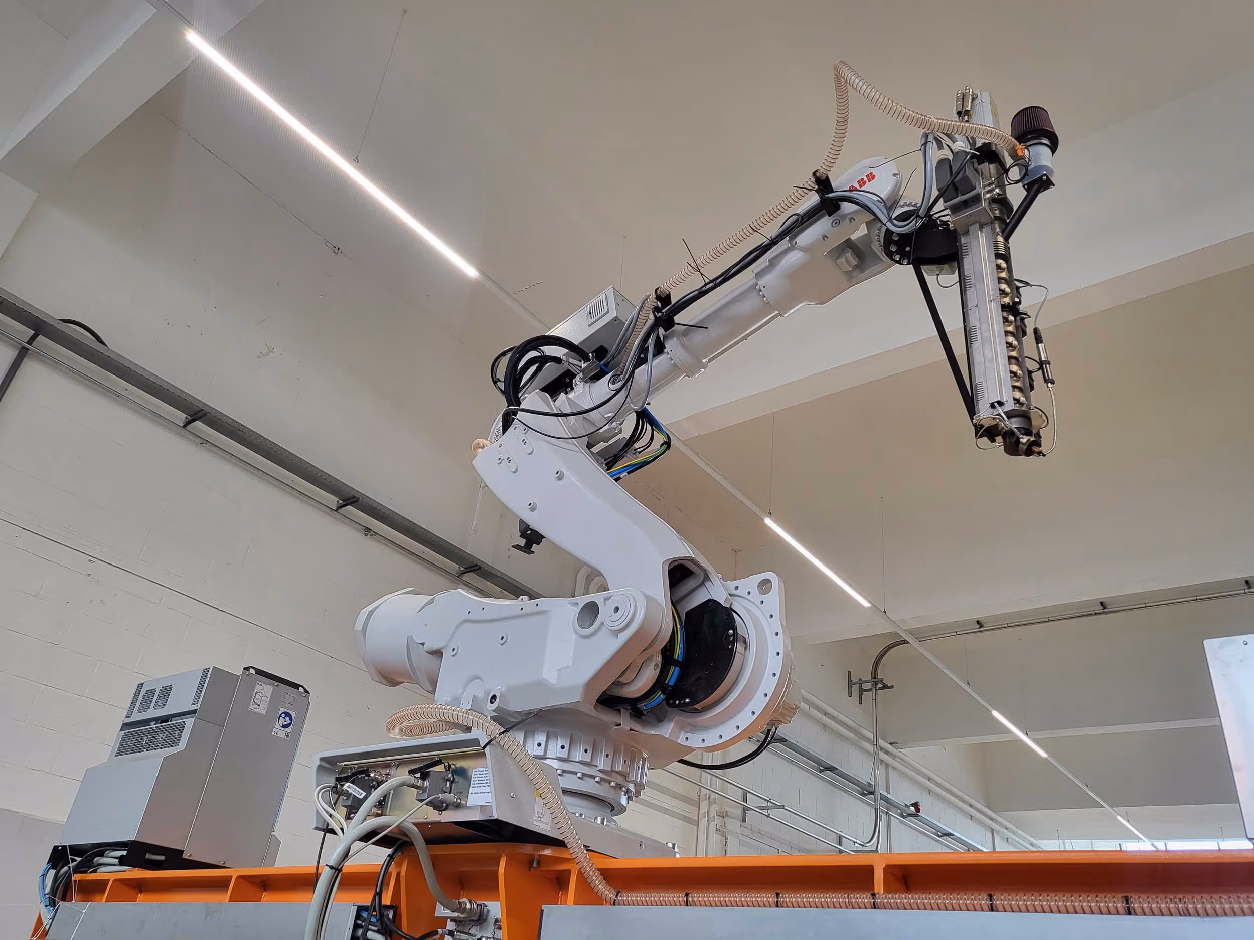 The Robotic Arm printer allows Royal3D to print intricate designs while increasing strength and rigidness. The printer’s large print volume allows us to create complex parts while keeping small details intact.