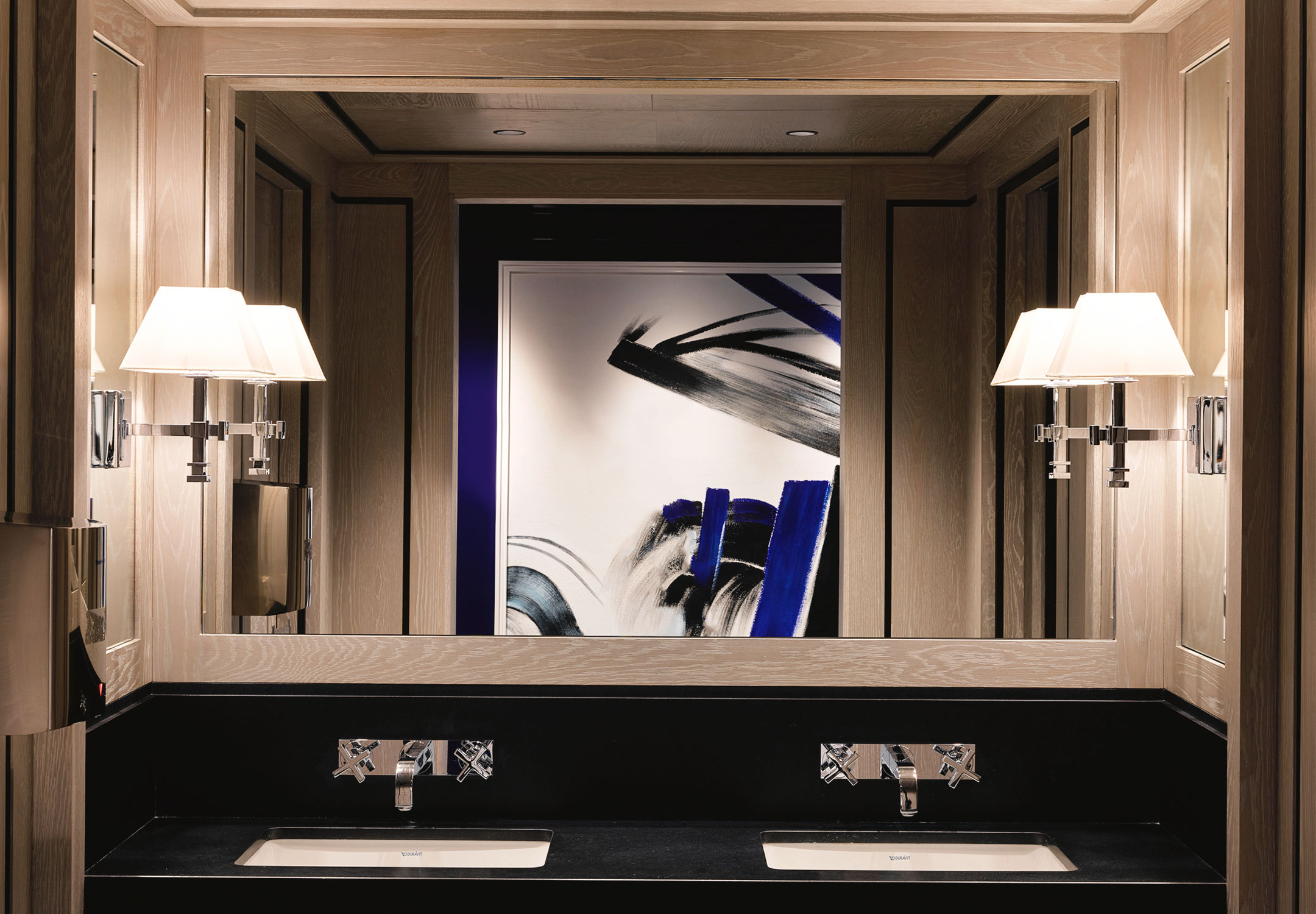 Eg:le Club, Embassy Gardens