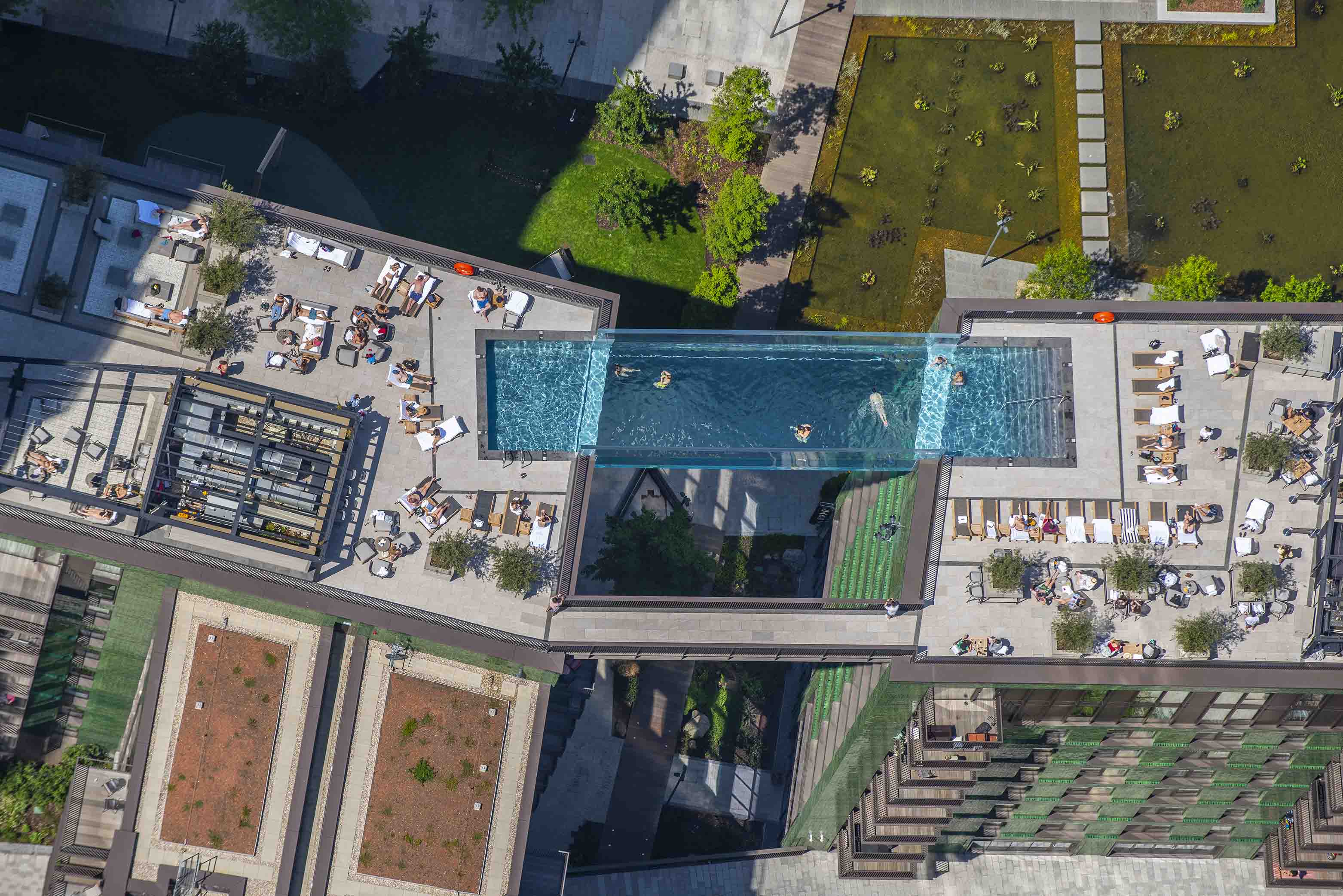 Sky Pool - Embassy Gardens