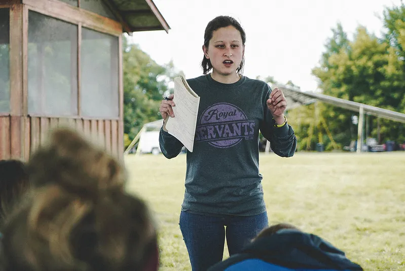 A Royal Servants Trip Leader Teaching a group.