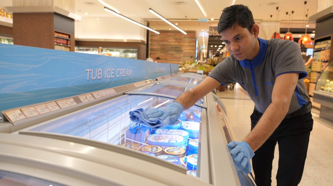 Enhancing Customer Experience with Retail Cleaning Expertise 