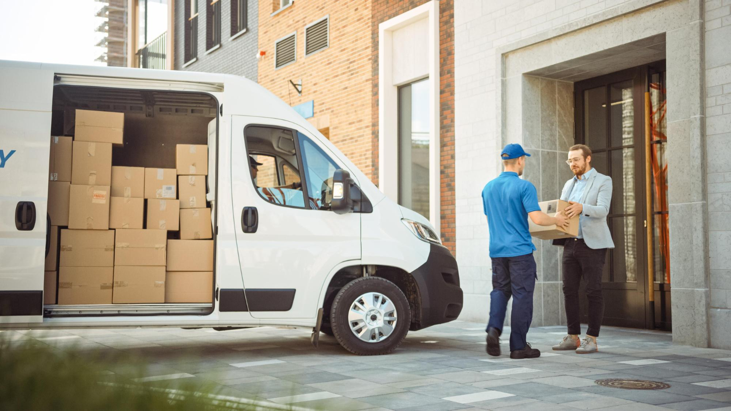How to Use an Overnight Courier for Urgent Deliveries