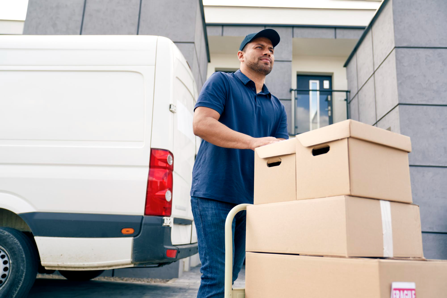Last-Mile Delivery in E-Commerce: 5 Things Retailers Have to Know
