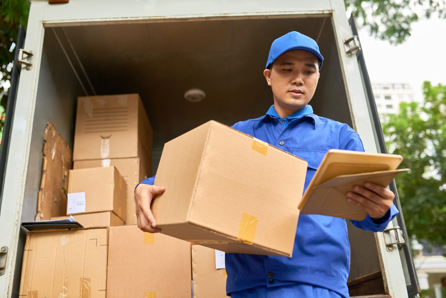 Compare Brisbane to Melbourne Courier Services: Which One Is Right for You?