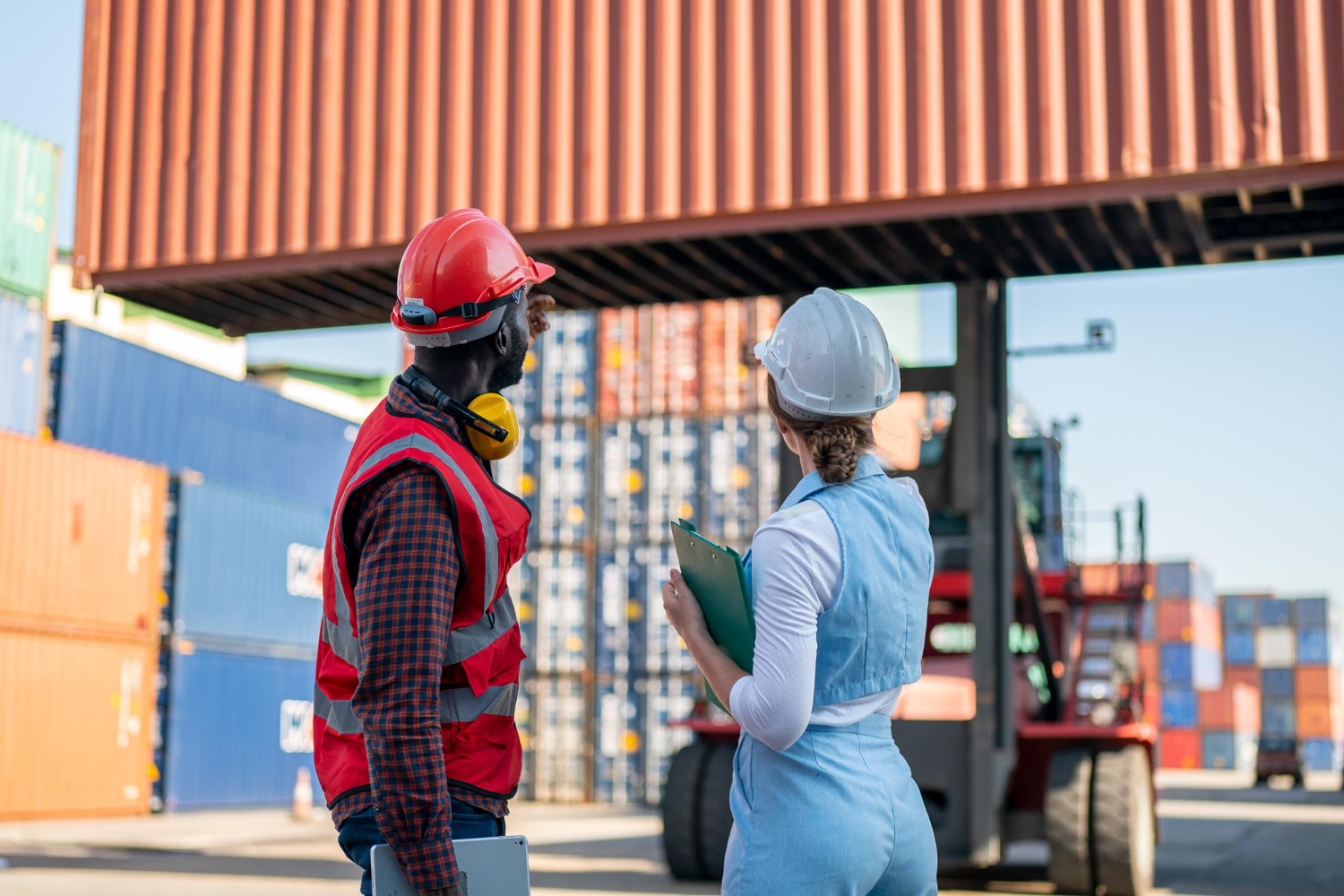 LCL vs FCL for Small E-commerce Importers: How to Choose the Right Sea Freight Option