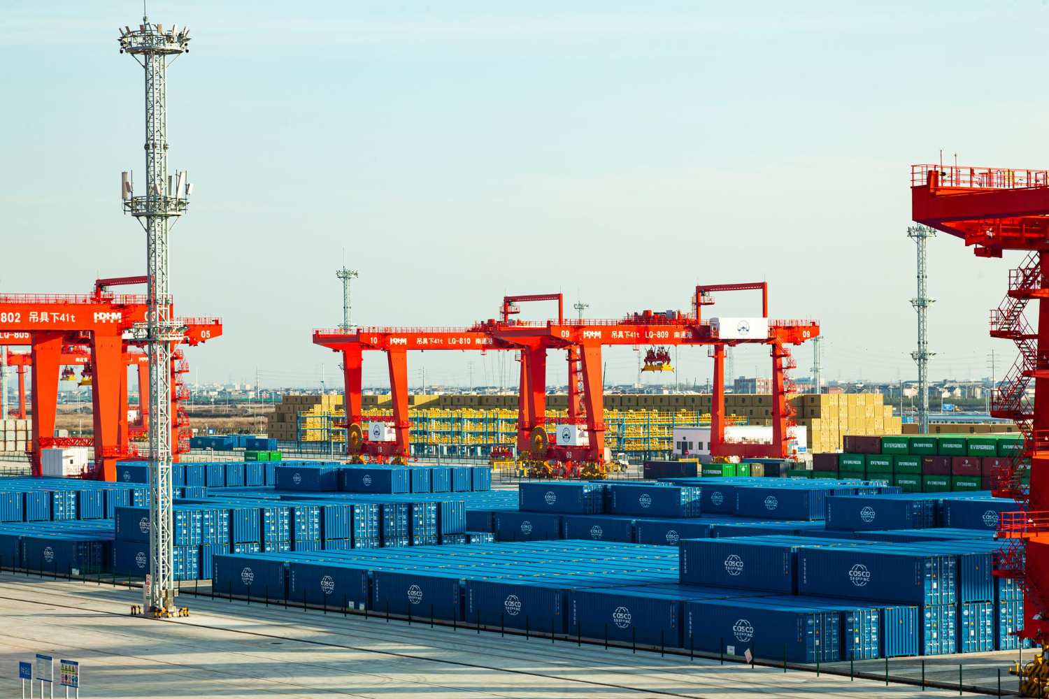Cross-Docking vs Warehousing: What's the Difference?