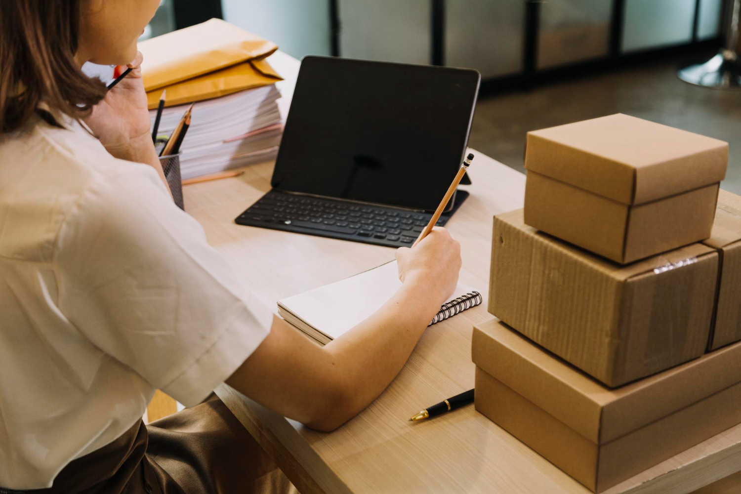 Should You Use Proxy Shopping or Parcel Forwarding to Australia?