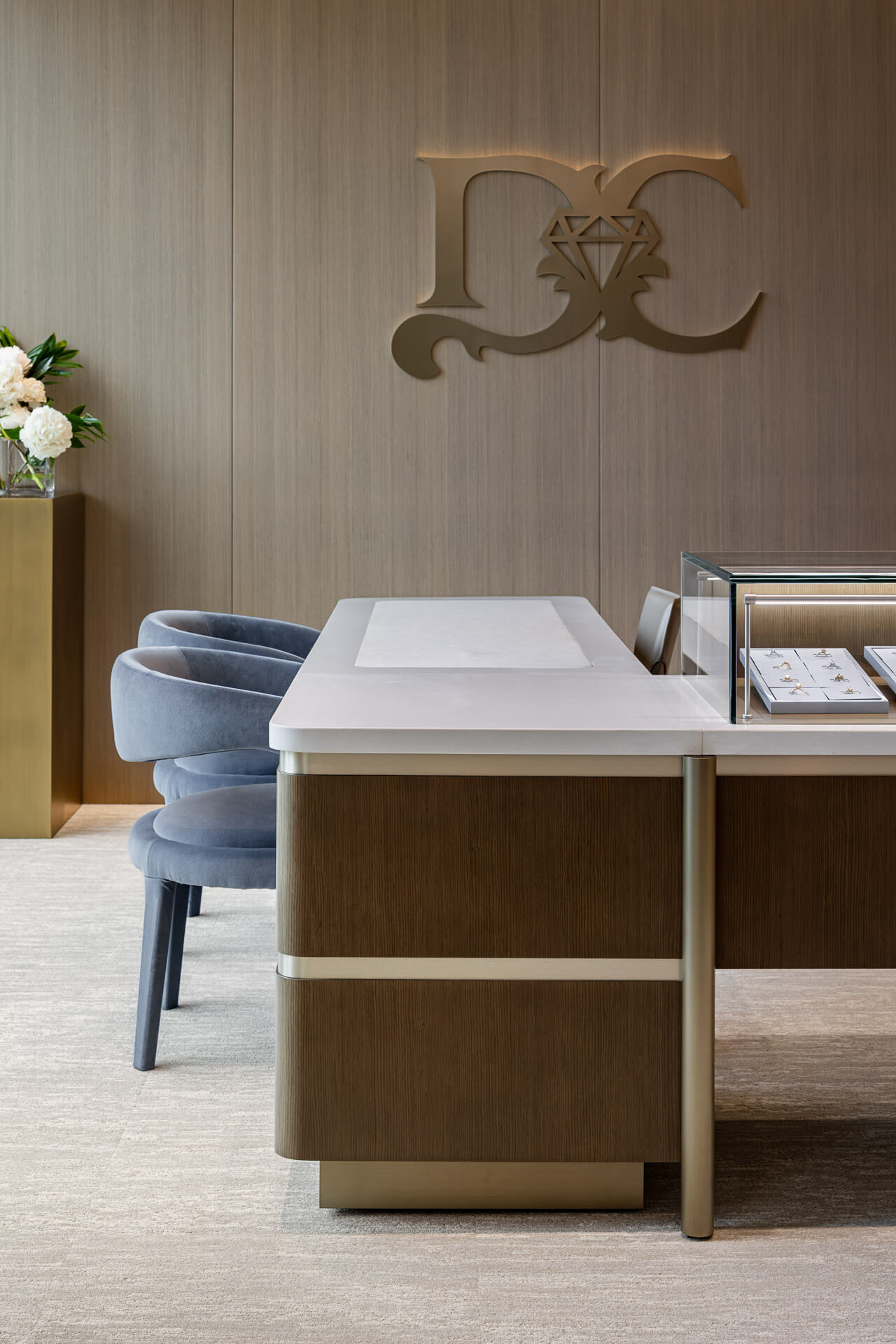 Diamond Cellar Easton consultation countertop with furniture